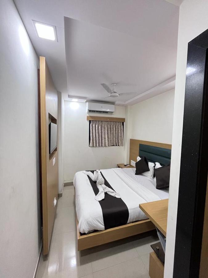Hotel Sai Grand Residency Мумбай Екстериор снимка